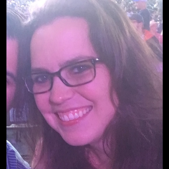 Profile Picture of Brittany Uthoff (@toffiecakes) on Poshmark