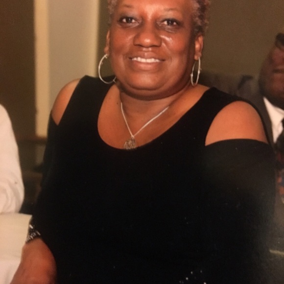 Profile Picture of Carlis Goodwine (@cgoodwine) on Poshmark