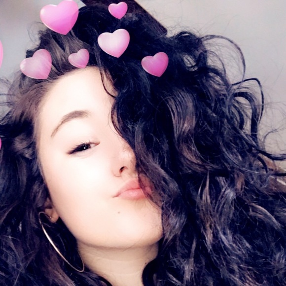 Hannah Undercuffler - Poshmark Profile Picture of Hannah Undercuffler (@heu123) on Poshmark