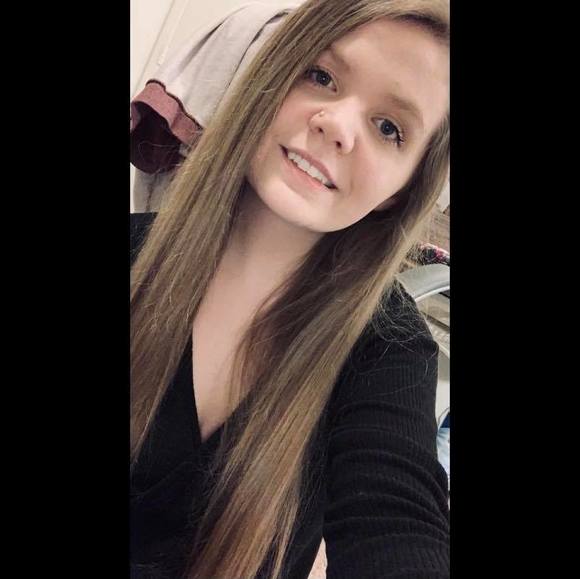 Profile Picture of Danielle Keays (@dani61700) on Poshmark
