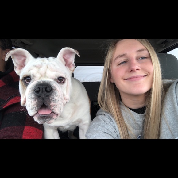 Profile Picture of Cheyenne Wilcke (@cheyennewilcke) on Poshmark