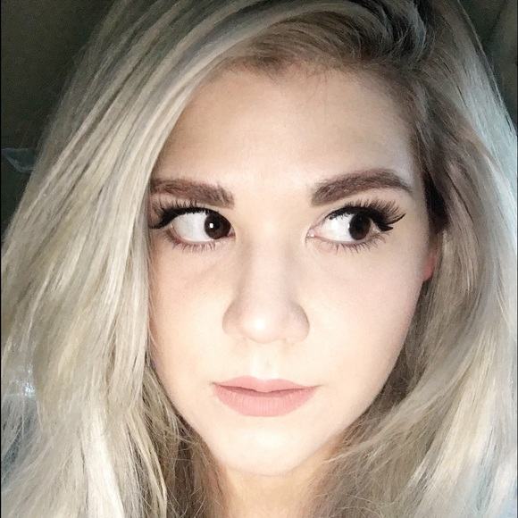 Profile Picture of Hope Simpson (@jumcakes7) on Poshmark