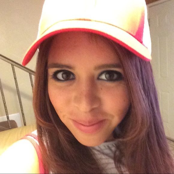 Profile Picture of Vivian Monroy (@vivianmonroy) on Poshmark