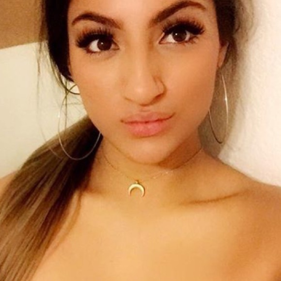 Profile Picture of Diana Felix (@xodianalaura) on Poshmark