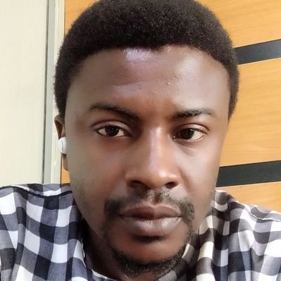 Profile Picture of Stephen Ade (@steveblinkes) on Twitter