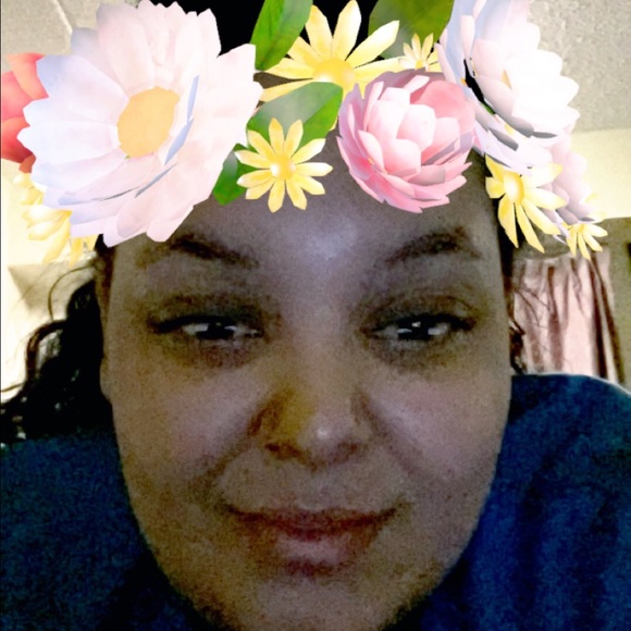 Profile Picture of Deonna Distad (@deonnadistad) on Poshmark