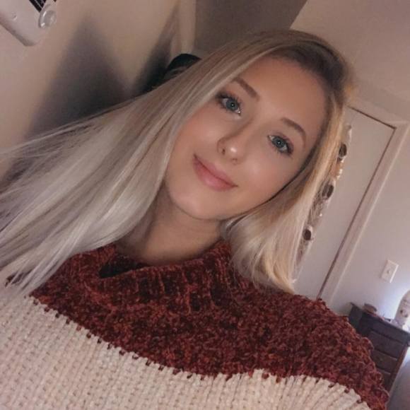 Profile Picture of Taylor Bocash (@tbocash) on Poshmark