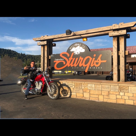 Profile Picture of Julio Resendiz (@rjtech78) on Poshmark