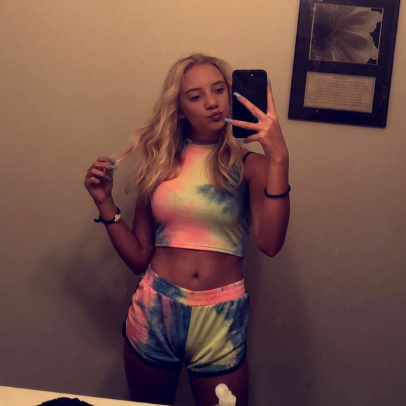 Profile Picture of Megan Hoving (@meganhoving) on Poshmark