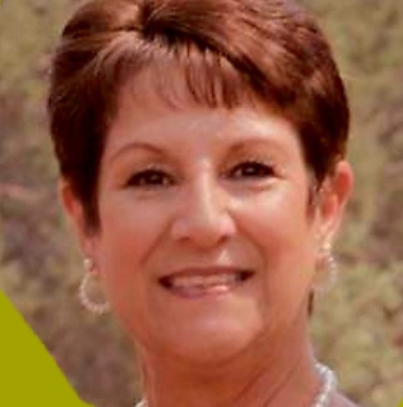 Profile Picture of Debbie Farnam (@debbiefarnam) on Poshmark