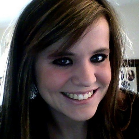 Profile Picture of Lexi Tolzmann (@lexijean75) on Poshmark