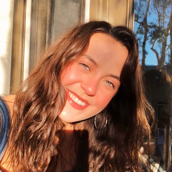 Profile Picture of Jackie Lu (@jackieluella) on Poshmark