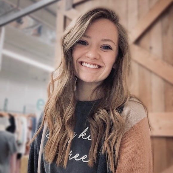 Profile Picture of Macie Funke (@maciefunke) on Poshmark