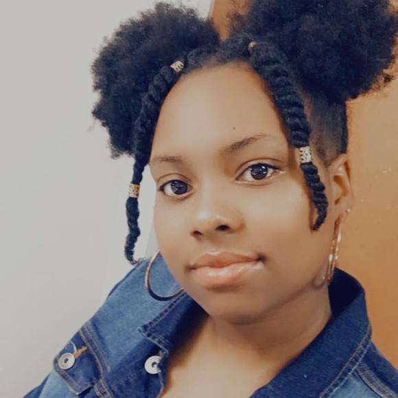 Profile Picture of Alexis Lorie (@alexislorie) on Poshmark