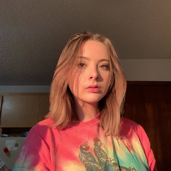 Profile Picture of Kandyss Hanset (@kandysshanset) on Poshmark