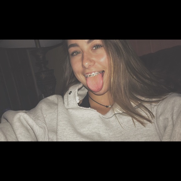 Profile Picture of Amanda Denais (@adenais) on Poshmark