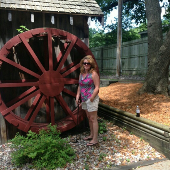 Profile Picture of Buffy Labeau (@bjlabeau) on Poshmark