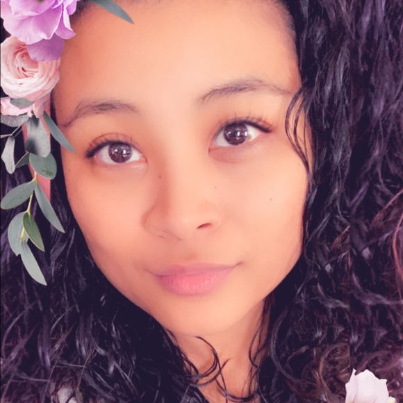 Profile Picture of Camille Lenartowicz (@milliewitz) on Poshmark