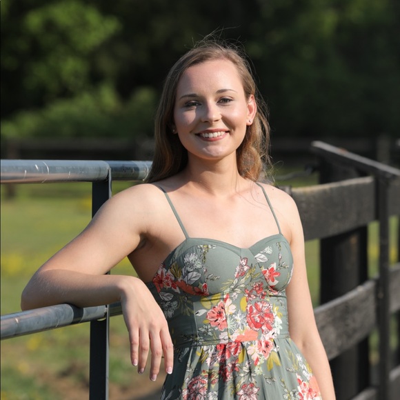 Profile Picture of Morgan Hallett (@hallettmorgan82) on Poshmark