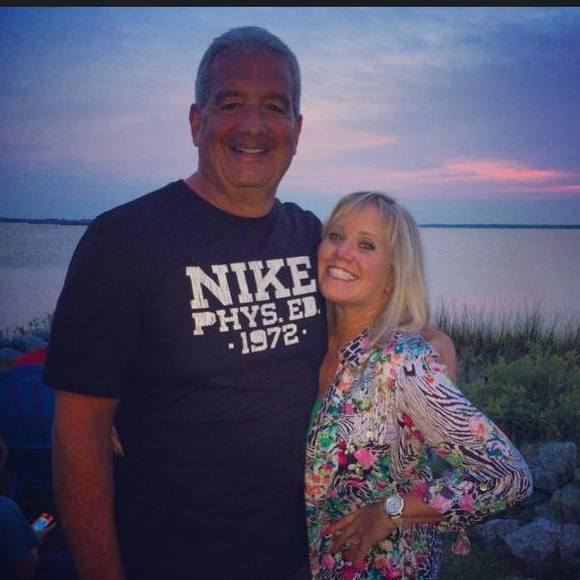 Profile Picture of Robbin Aloise (@robbinaloise) on Poshmark