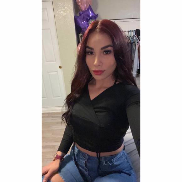 Profile Picture of Kennia Hernandez (@kenniahernan951) on Poshmark