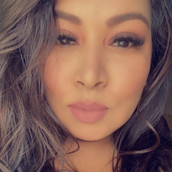 Profile Picture of Vicki Aguilar (@aguilarvicki4) on Poshmark