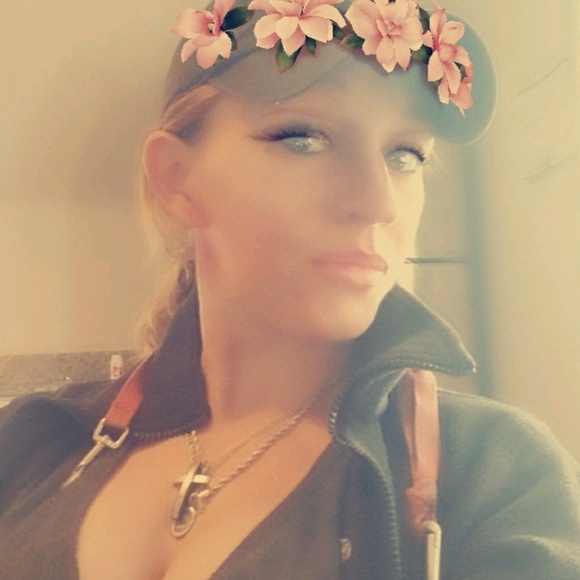 Profile Picture of Mary Neumyer (@mary7393) on Poshmark