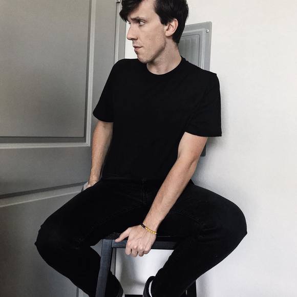 Profile Picture of Alex Yarini (@alexyarini) on Poshmark