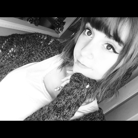 Profile Picture of Krystyne Josepher (@krystynee) on Poshmark