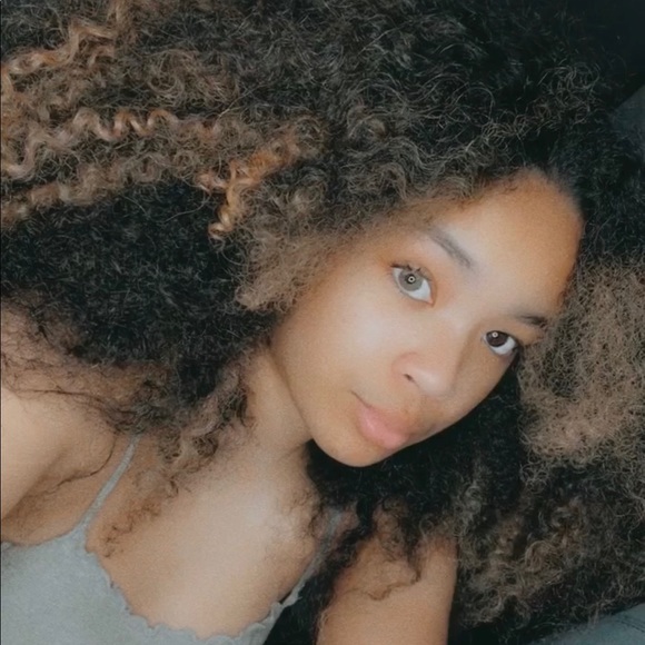 Mae Freeman - Poshmark Profile Picture of Mae Freeman (@mae_babyyyyy) on Poshmark