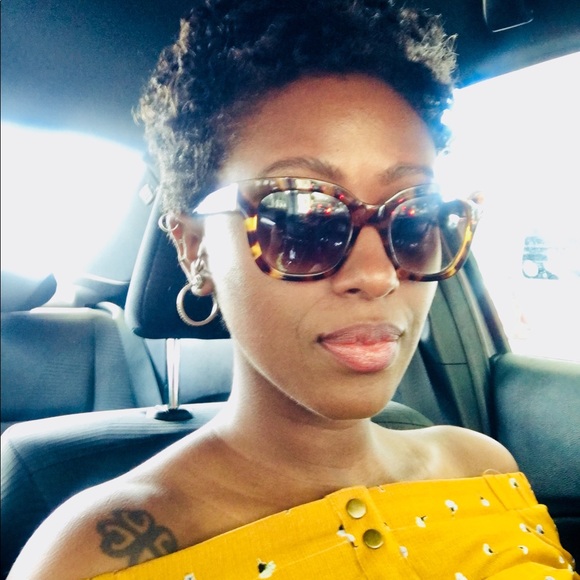 Profile Picture of Shawna Winston (@tewinston) on Poshmark