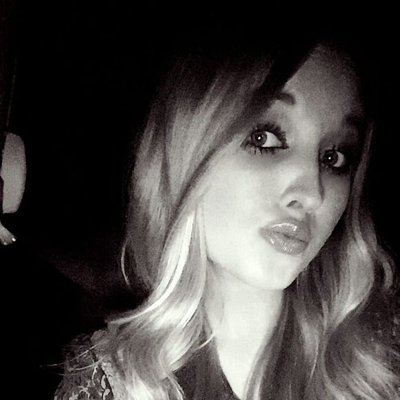 Profile Picture of Mandy Mason (@mandyjm1990) on Poshmark