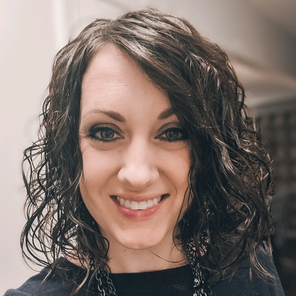 Profile Picture of Casey Sizemore (@cmsizemore19) on Poshmark