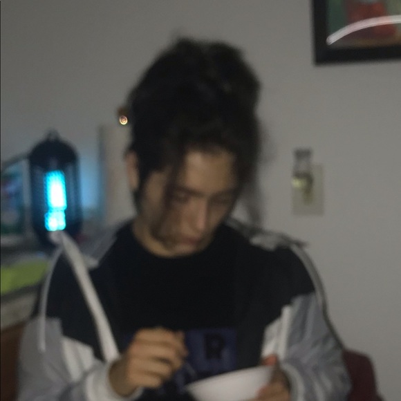 Profile Picture of Vincent Deleon (@vvsvincent) on Poshmark