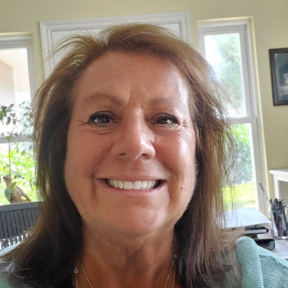 Profile Picture of Linda Southern (@pimpus1958) on Poshmark