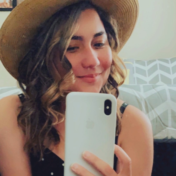 Profile Picture of Gabriela Félix (@sophiafelix11) on Poshmark