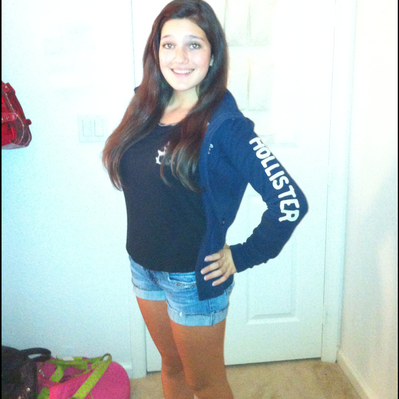 Profile Picture of Victoria Pfister (@victoriarose) on Poshmark