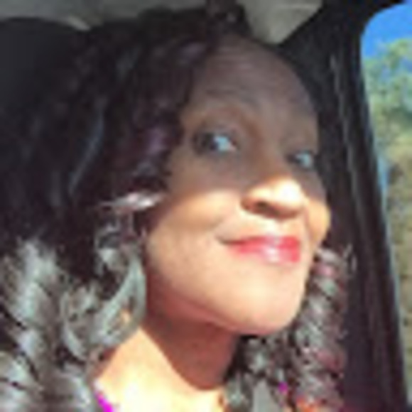 Profile Picture of Nicolle Rutledge (@nikkichangindgm) on Poshmark