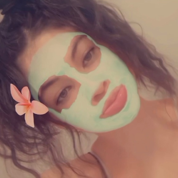 Profile Picture of Breanna Laplaca (@breannalaplaca) on Poshmark