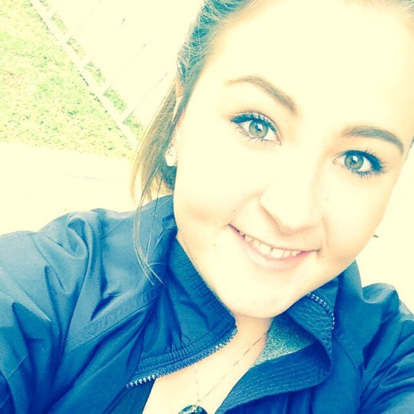 Profile Picture of Kathern Plummer (@katplum1479) on Poshmark