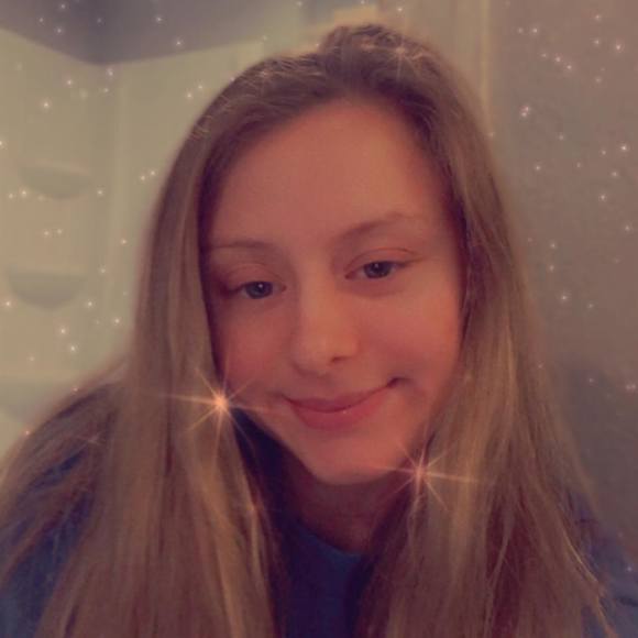 Profile Picture of Lexi Sworski (@lexisworski) on Poshmark