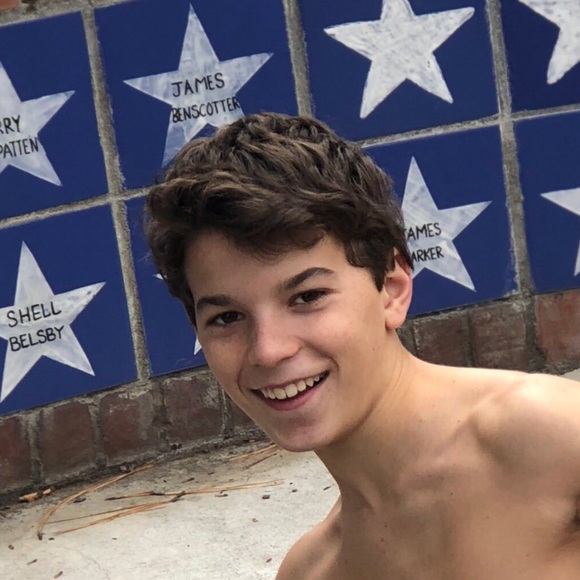 Profile Picture of Sean Hamburg (@seanaych) on Poshmark