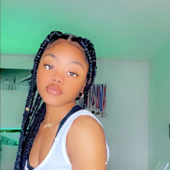 Profile Picture of Kymeosha Shumpert (@kymeoshas) on Poshmark