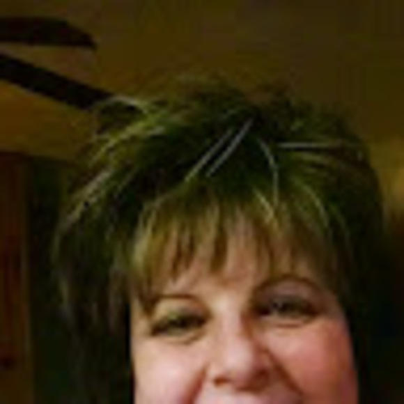 Profile Picture of Tina Digellonardo (@tdigell1) on Poshmark