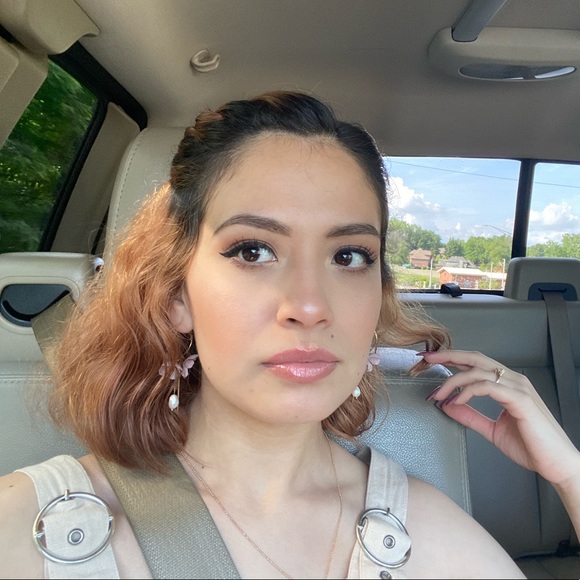 Profile Picture of Minelly Mooser (@minellya) on Poshmark