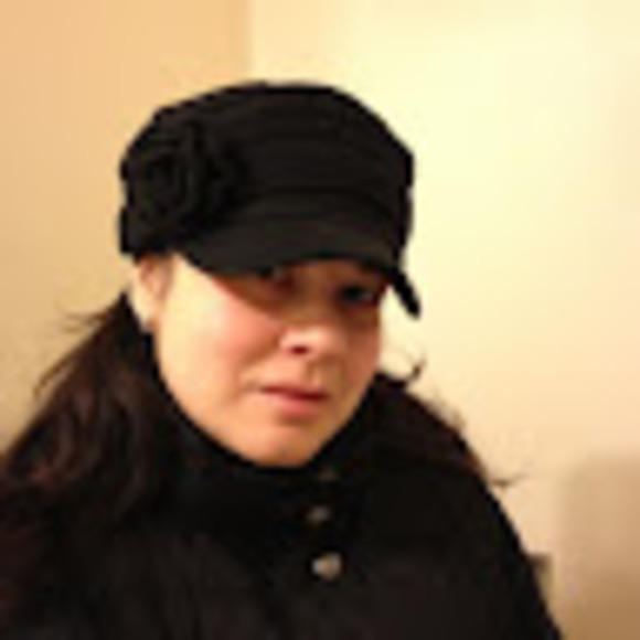 Profile Picture of Cecilia Ayerdis (@frozen_mama) on Poshmark