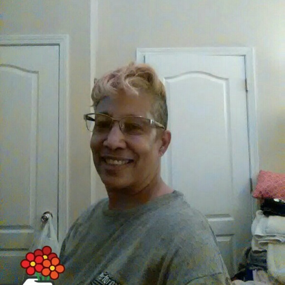 Profile Picture of Glenda James (@glendaj564) on Poshmark