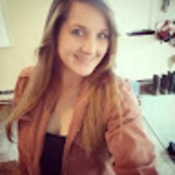 Profile Picture of Chrissy Arrigo (@chrissy_arrigo) on Poshmark