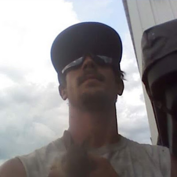 Profile Picture of Sheldon Heddings (@sheldonheddings) on Poshmark