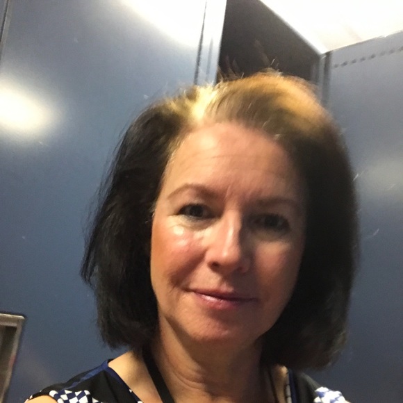 Profile Picture of Jackie Litzinger (@jackielitzinger) on Poshmark